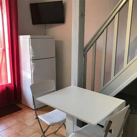 Hotel Maison Charmante 5 Pers. Avec Terrasse Et Clim, 50m Plage, Port-leucate - Fr-1-81-444 2*