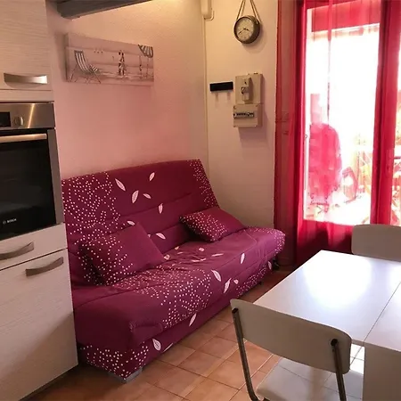 Maison Charmante 5 Pers. Avec Terrasse Et Clim, 50m Plage, Port-leucate - Fr-1-81-444 Hotel